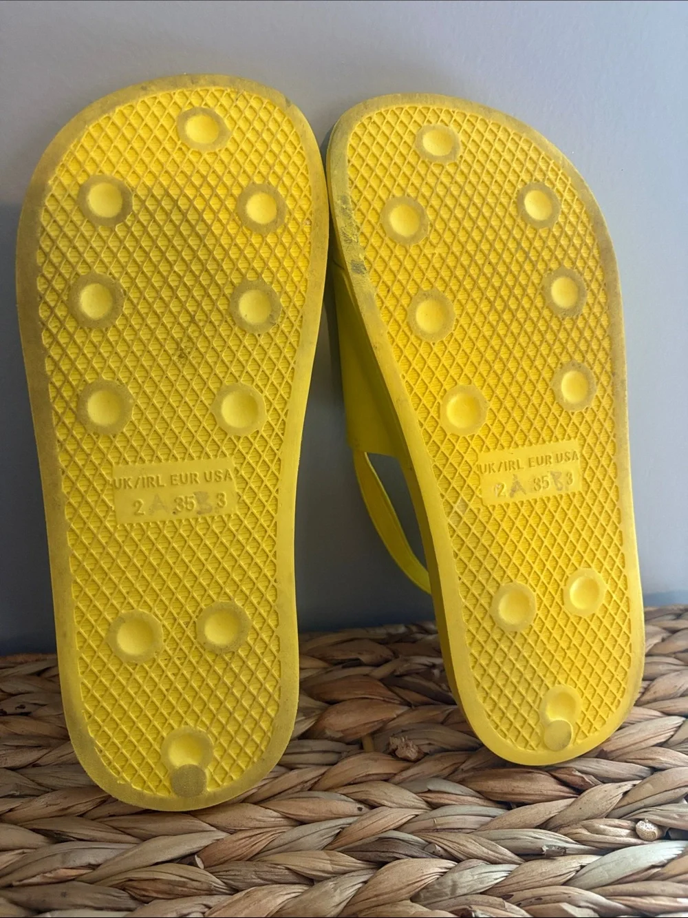 Pikachu Pokémon Kids Yellow Slide Sandals Size 3